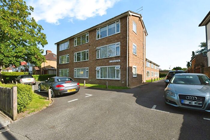 1 Bedroom Flat To Rent In Knella Road, TW2