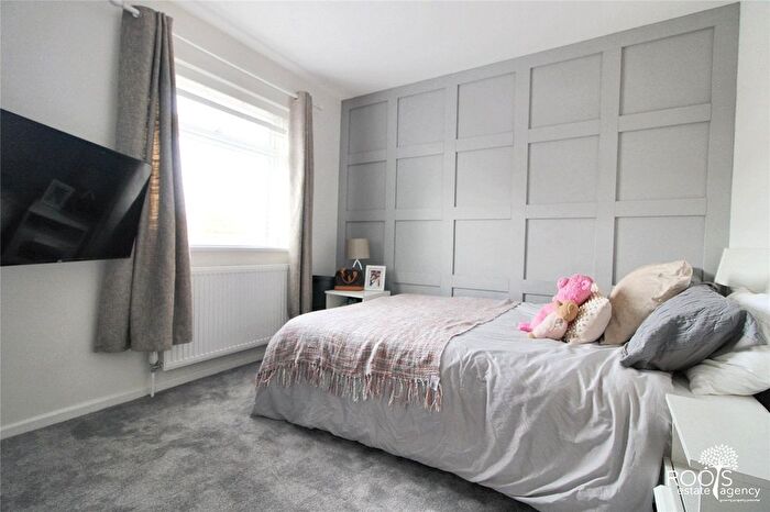 3 Bedroom Semi-Detached House For Sale In Ilkley Way, Thatcham, RG19