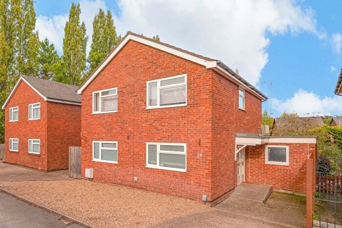 4 Bedroom Detached House For Sale In Gade Valley Close, Kings Langley, Hertfordshire, WD4