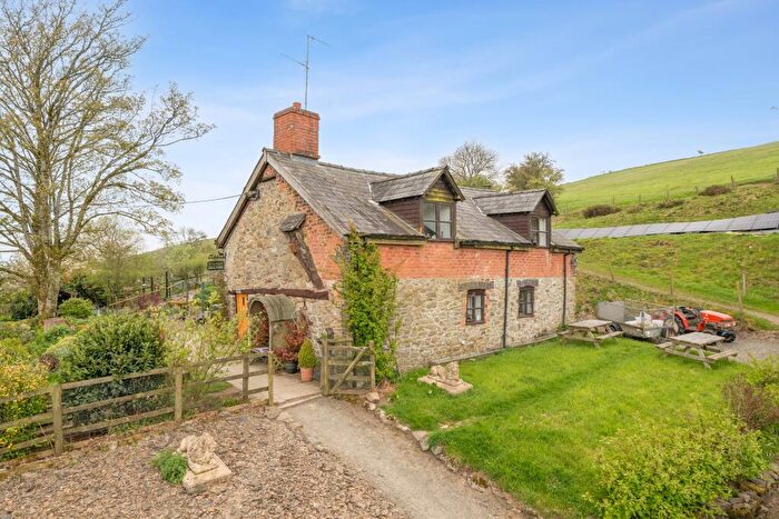 3 Bedroom Detached House For Sale In Llanyre Powys, LD1