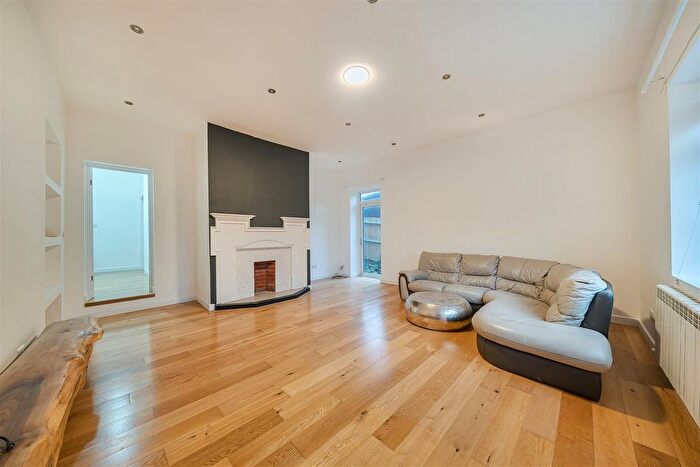 3 Bedroom Maisonette To Rent In Mount Park Road, Harrow, HA1