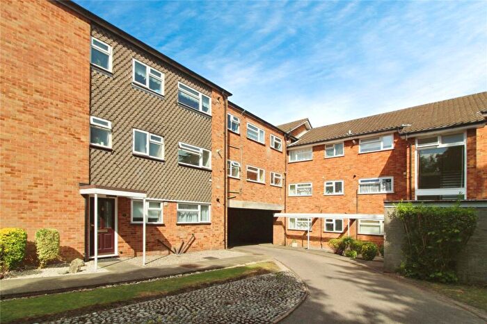 2 Bedroom Flat To Rent In Christchurch Park, Sutton, SM2