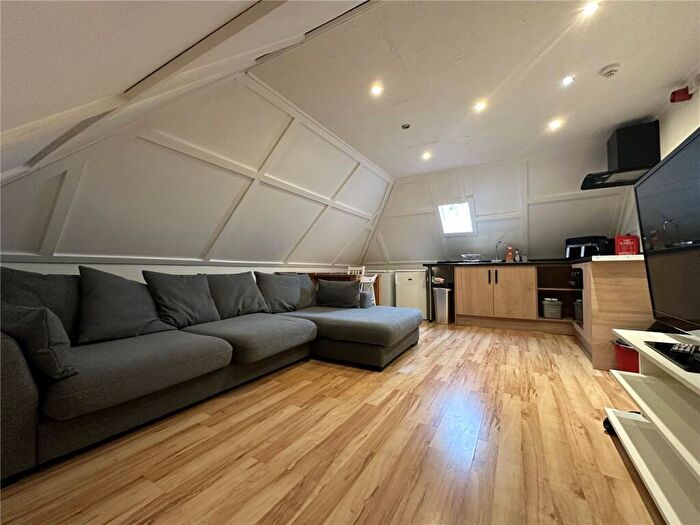 2 Bedroom Detached House To Rent In Firgrove Hill, Farnham, GU9