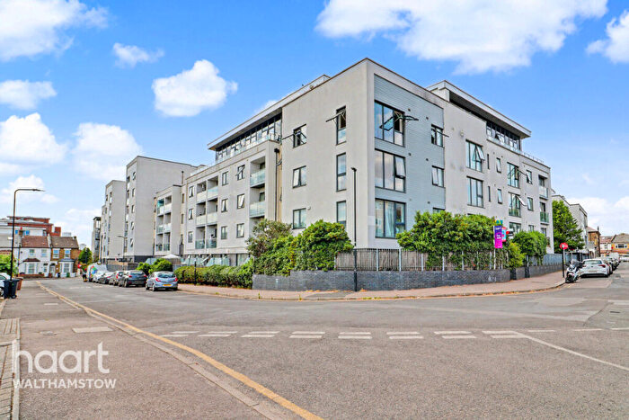 1 Bedroom Apartment For Sale In Hillyfield, Walthamstow, E17