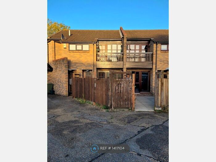 1 Bedroom Maisonette To Rent In Courtney Park Road, Langdon Hills, Basildon, SS16