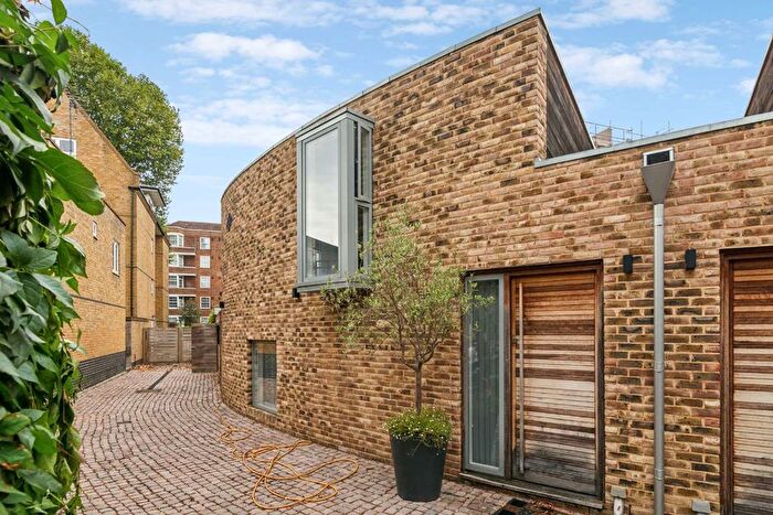 2 Bedroom Property To Rent In Lycett Place, London, W12