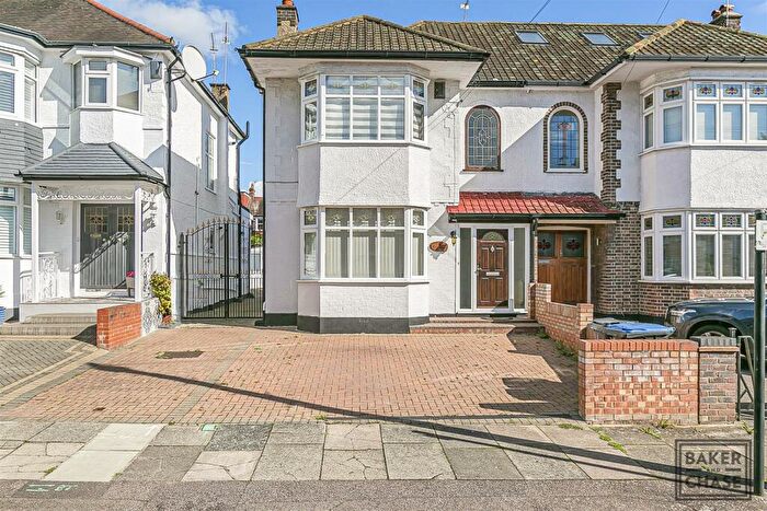 2 Bedroom Flat To Rent In Cranford Avenue, Palmers Green, London, N13