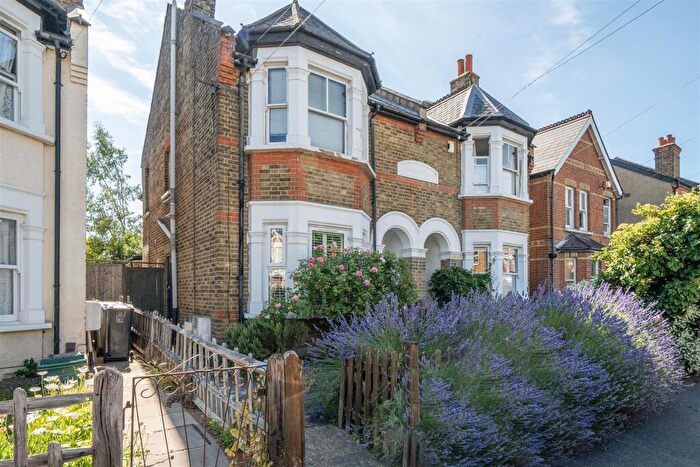 2 Bedroom Apartment For Sale In Douglas Road, Surbiton, KT6