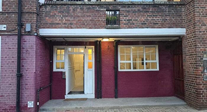 1 Bedroom Flat To Rent In Shadwell Gardens, London, E1