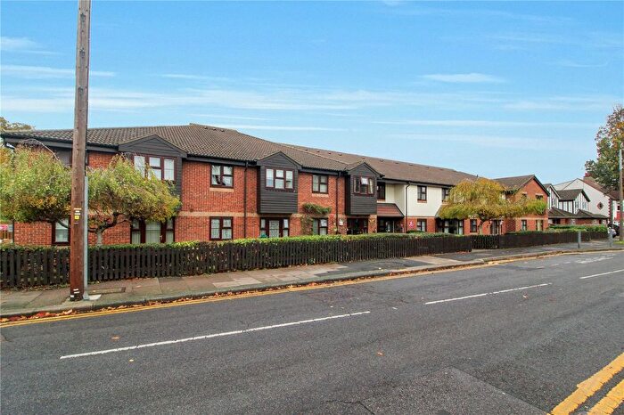 1 Bedroom Flat For Sale In Manchester Drive, Leigh-On-Sea, Essex, SS9