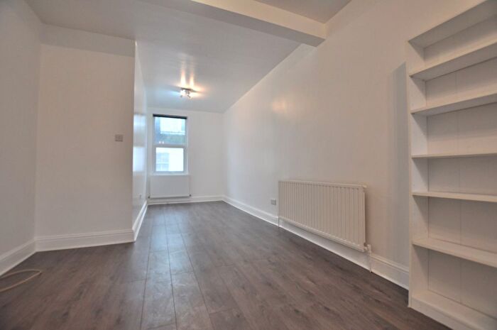 3 Bedroom Flat To Rent In Settles Street, London, E1
