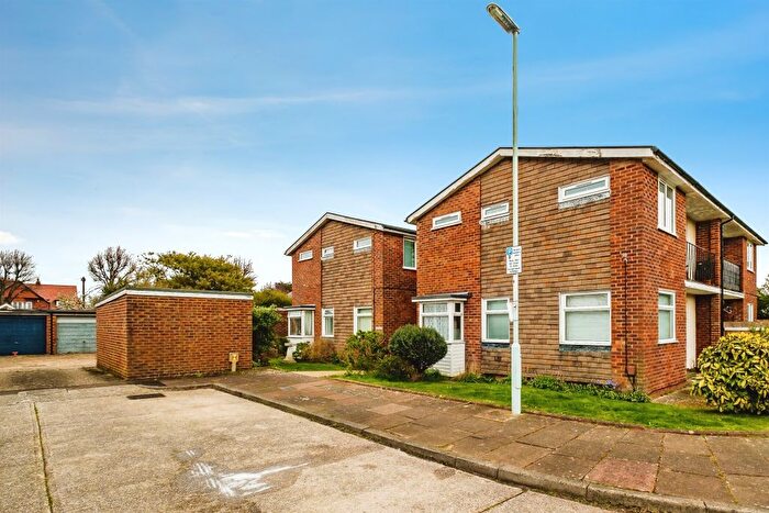 1 Bedroom Flat For Sale In Fairlawn Drive, Worthing, BN14