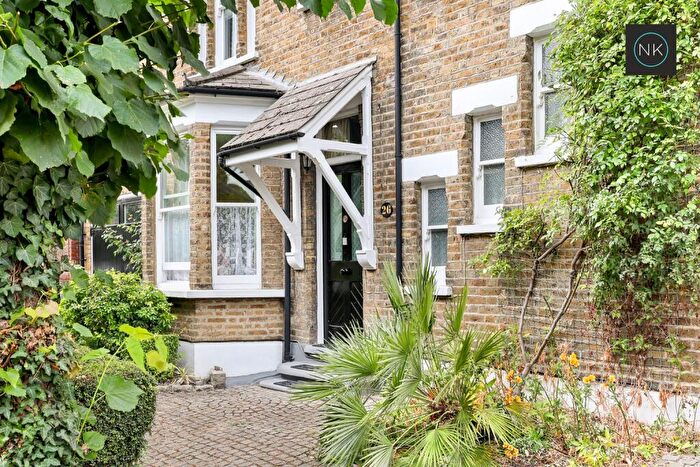 4 Bedroom Detached House For Sale In Buckingham Road, South Woodford, London, E18