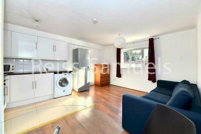 1 Bedroom Apartment To Rent In Ambassador Square, Canary Wharf, London, E14