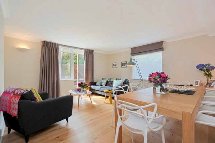 2 Bedroom Flat To Rent In Thornbury Court, Chepstow Villas, W11