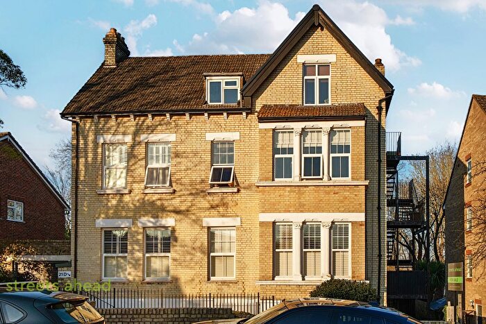 3 Bedroom Flat For Sale In Sylvan Road, London, SE19