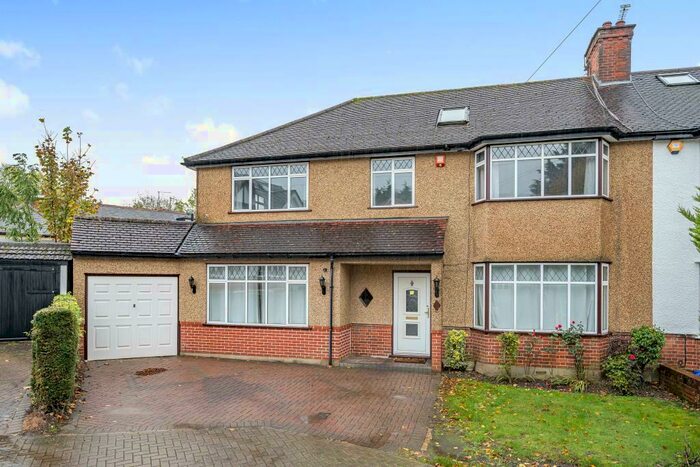 5 Bedroom Semi-Detached House To Rent In Stanmore, Harrow, HA7