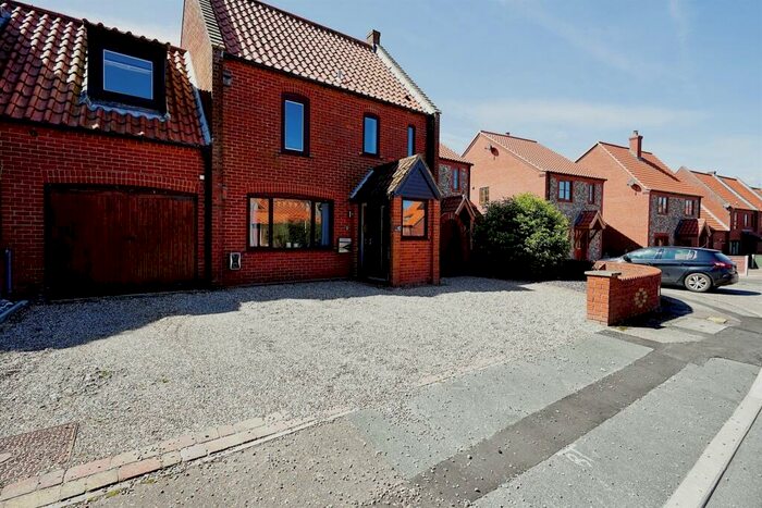 4 Bedroom Link Detached House For Sale In Beechlands Park, Southrepps, Norwich, NR11