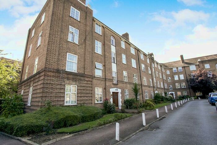 2 Bedroom Apartment To Rent In Birkenhead Avenue, Kingston Upon Thames, KT2