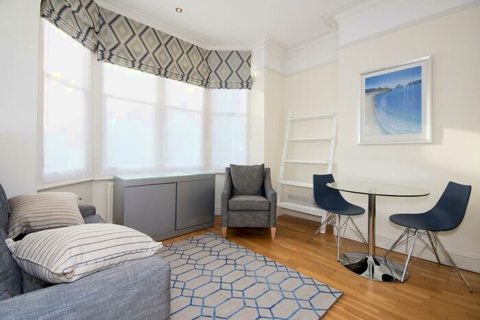 1 Bedroom Apartment To Rent In Walton Crescent, Oxford, OX1