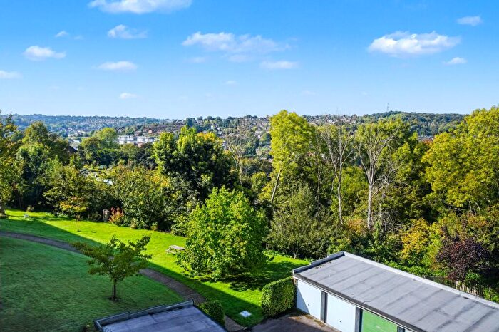 2 Bedroom Flat For Sale In Green Hill Gate, High Wycombe, HP13