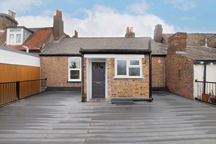 2 Bedroom Flat To Rent In Church Street, Twickenham, TW1