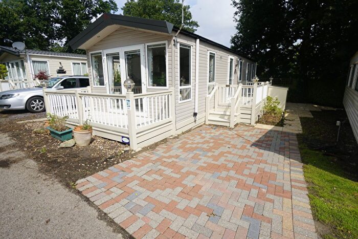 2 Bedroom Mobile/park Home For Sale In Ivyhouse Lane, Hastings, TN35