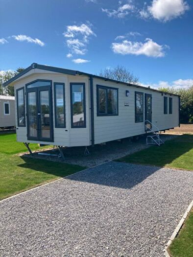 2 Bedroom Mobile/park Home For Sale In Cliff Road, Skipsea Driffield, YO25
