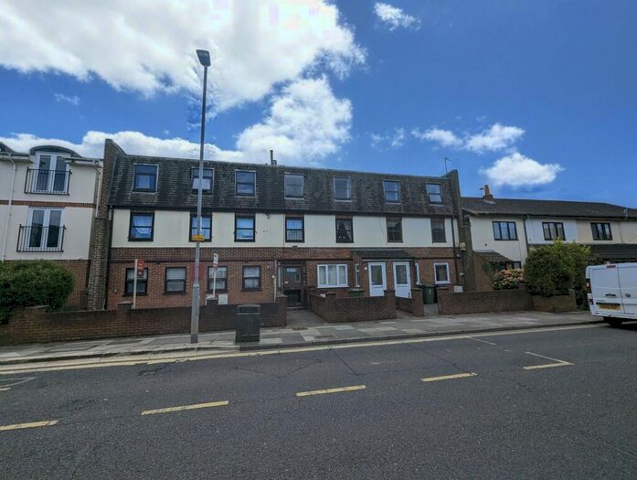 2 Bedroom Apartment To Rent In New Road, Portsmouth, PO2