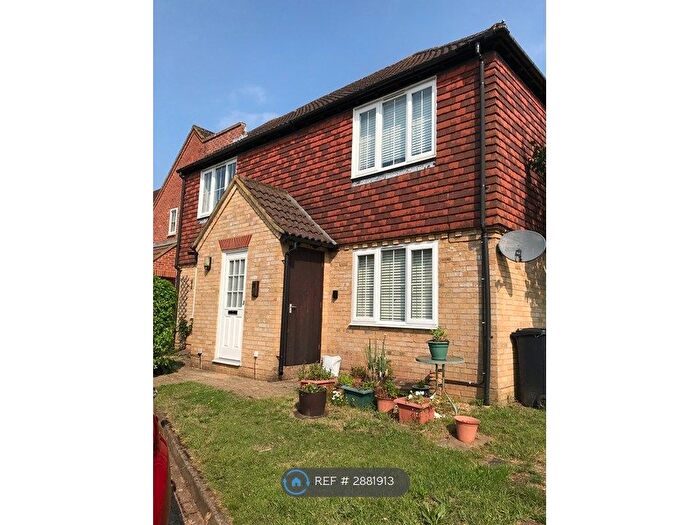 1 Bedroom Flat To Rent In Walnut Tree Gardens, Farncombe, GU7