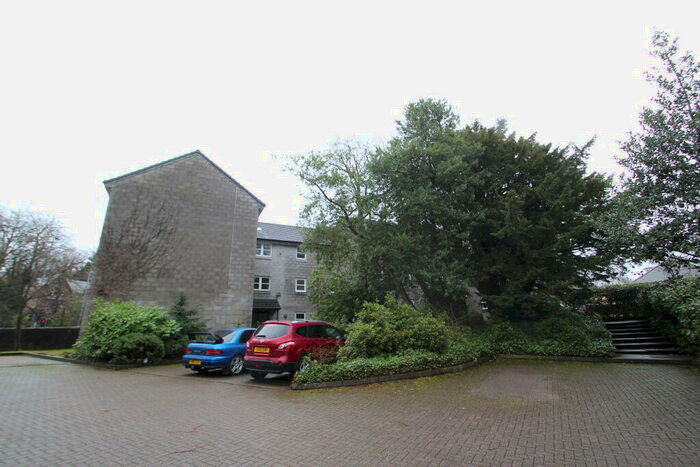 2 Bedroom Flat To Rent In Auldhouse Court, Eastwood, G43