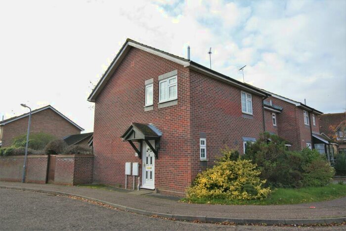 3 Bedroom End Of Terrace House To Rent In Camelot Close, CM1