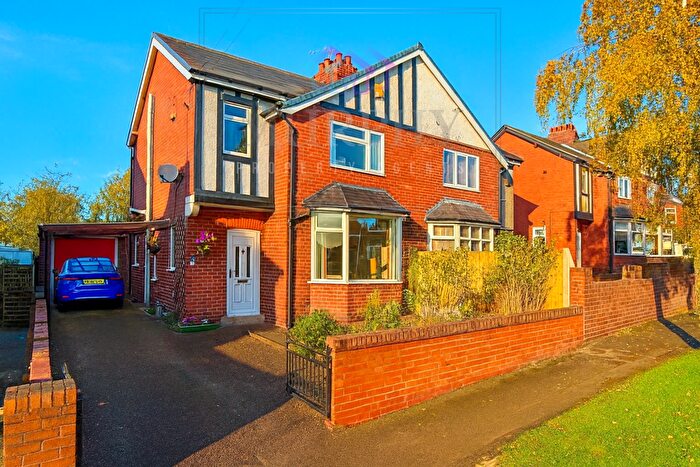 3 Bedroom Semi Detached House For Sale In Carleton Crest, Pontefract, Wakefield, Qp, Pontefract, WF8