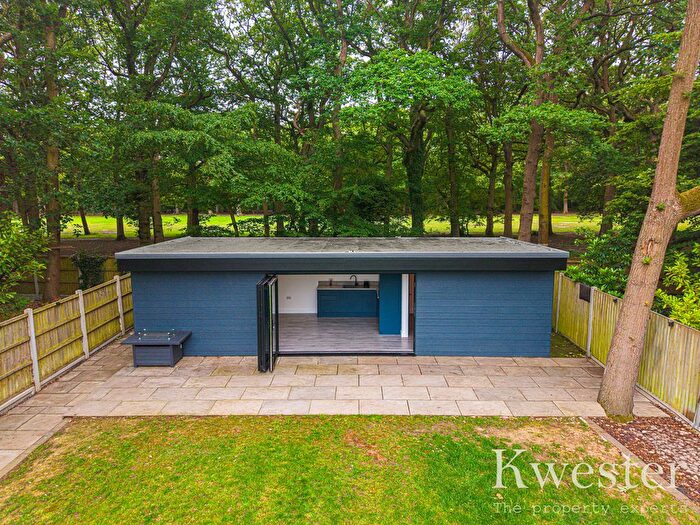 1 Bedroom Lodge To Rent In Woodside, Leigh-On-Sea, SS9