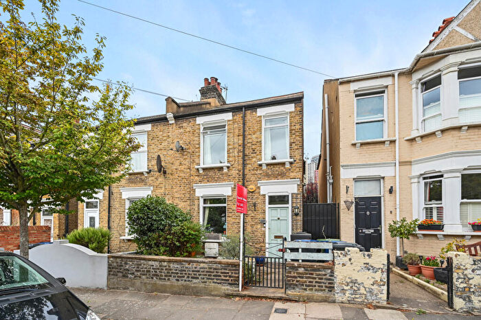 3 Bedroom Semi-Detached House For Sale In Wells House Road, London, NW10