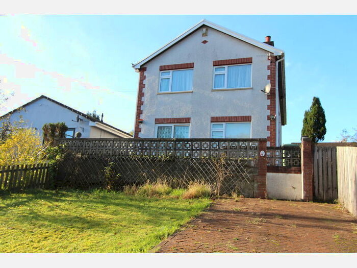 3 Bedroom Detached House For Sale In Glan-Y-Nant, Pengam, Blackwood, NP12