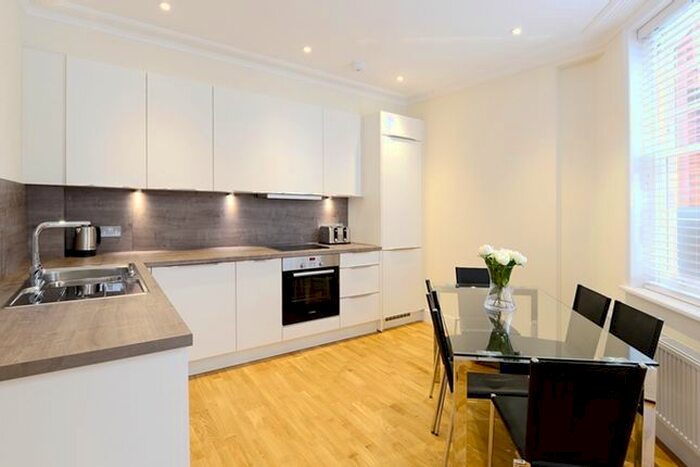 3 Bedroom Flat To Rent In Ravenscourt Park, London, W6