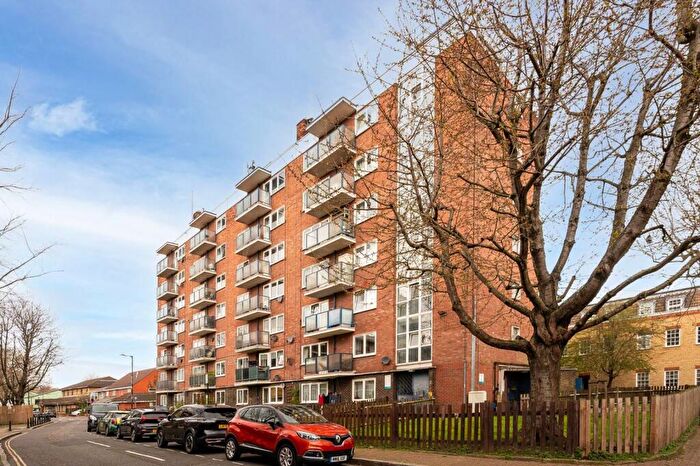 2 Bedroom Flat For Sale In Ainsty Estate, Rotherhithe, London, SE16