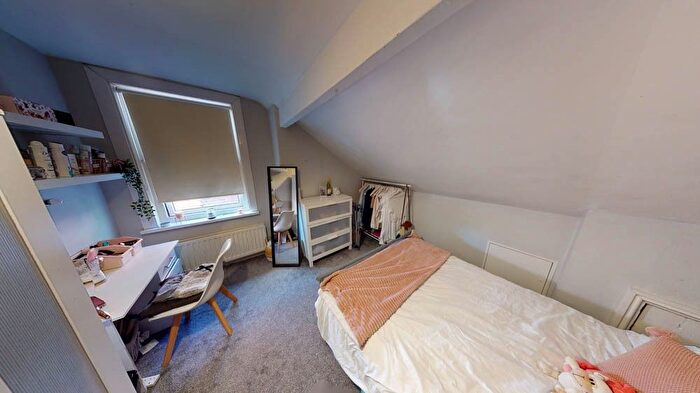 6 Bedroom Semi-Detached House To Rent In Saint Michael's Terrace, Leeds, LS6