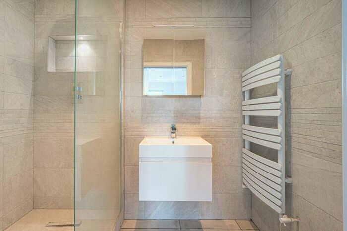 2 Bedroom Flat To Rent In Woodstock Road, Golders Green, London, NW11