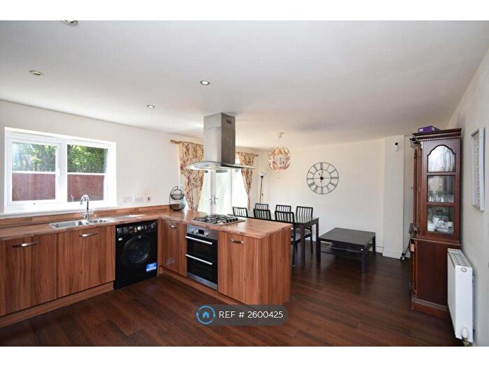 4 Bedroom Semi-Detached House To Rent In Gardenia Road, Leicester, LE5