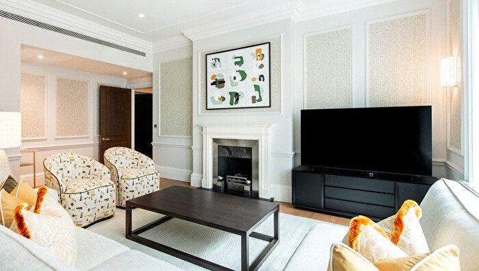 3 Bedroom Flat To Rent In Duke Street, London, W1K
