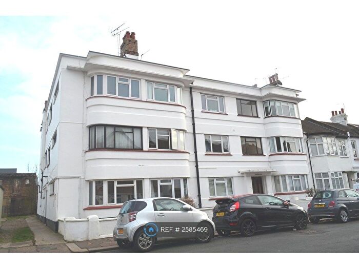 2 Bedroom Flat To Rent In Nelson Drive, Leigh-On-Sea, SS9