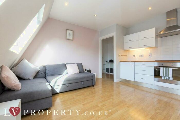 1 Bedroom Apartment To Rent In Square On The Square, Birmingham, B3