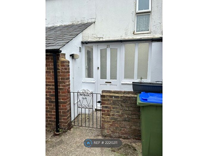2 Bedroom Terraced House To Rent In Church Street, Littlehampton, BN17