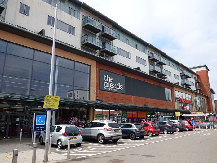 2 Bedroom Flat To Rent In Queensmead, Farnborough, Hampshire, GU14