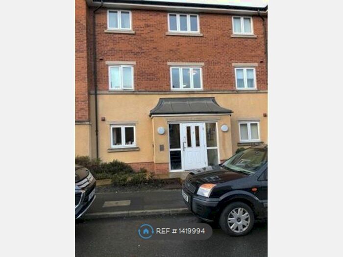 2 Bedroom Flat To Rent In Cameron Grove, Eccleshill, Bradford, BD2