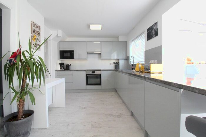 3 Bedroom Semi-Detached House To Rent In Norrington Road, Maidstone, ME15