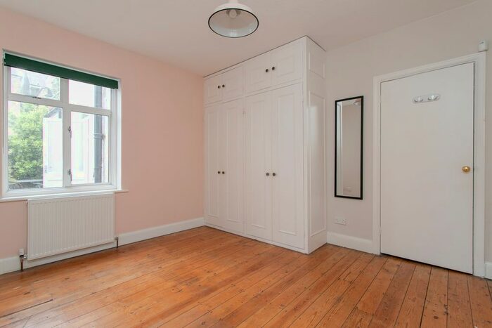 2 Bedroom Maisonette To Rent In Edgeley Road, London, SW4