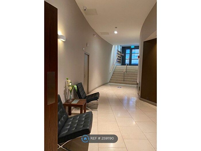3 Bedroom Flat To Rent In City Pavilion, London, EC1M